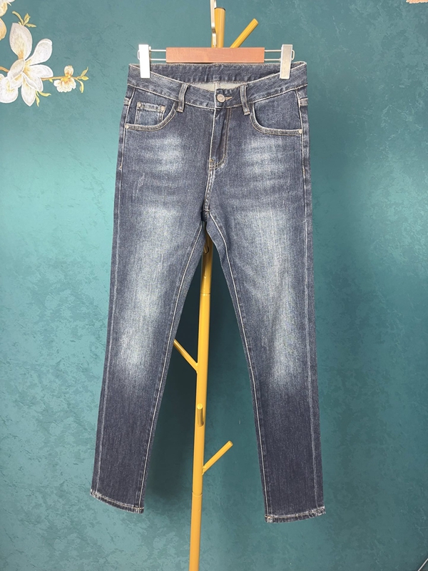 ブランドジーンズ背面デザイン